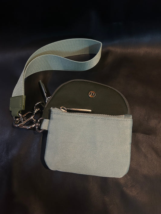 Green wristlet